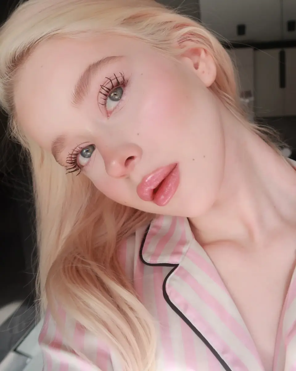 Aisha escort in Dubai