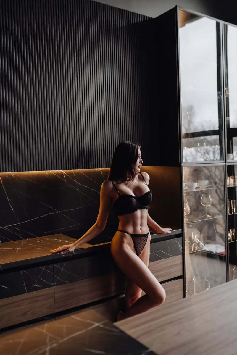 Amina escort in Dubai