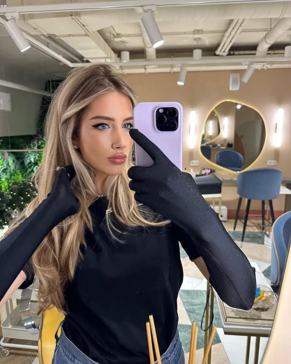 Anisa escort in Dubai