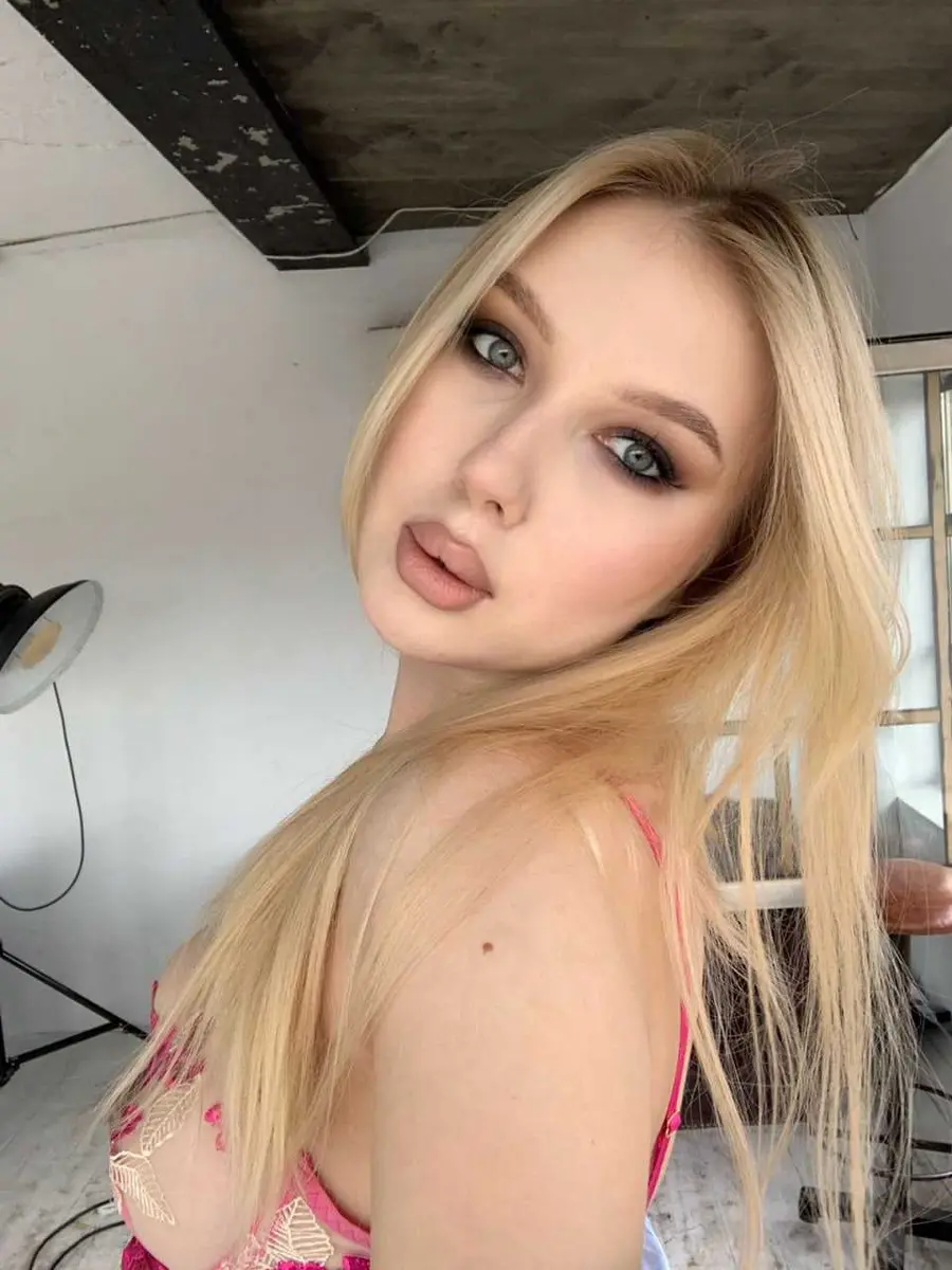 Emma escort in Dubai