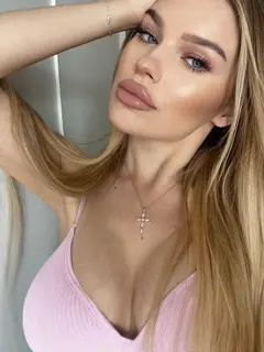 Karolina escort in Dubai