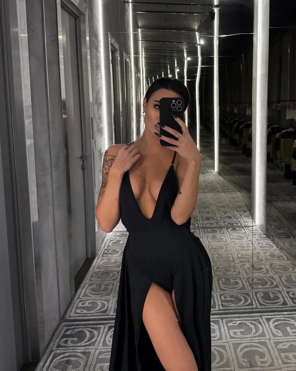 Viola escort in Dubai