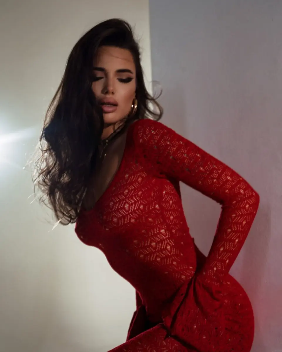 Viola escort in Dubai